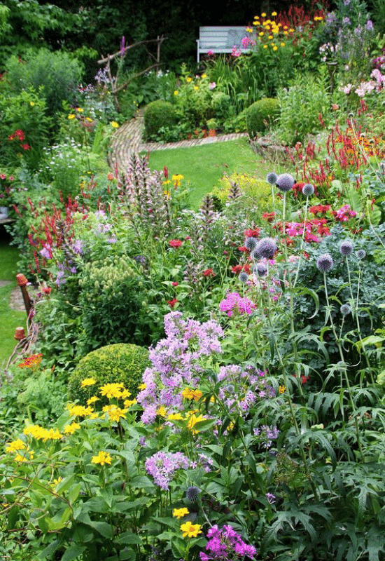  实现传统英式风格的12种别墅花园必备植物